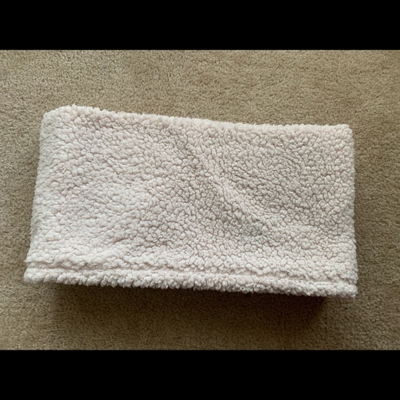 Free People women Cloud Nine Sherpa Scarf - Picture 4 of 4